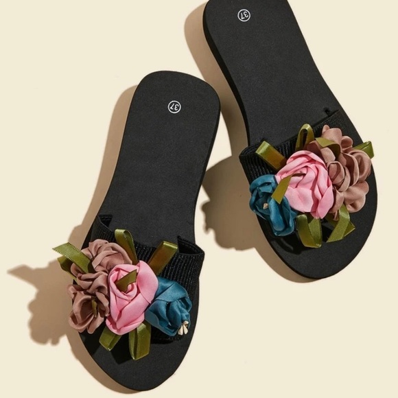 She&In Shoes - NEW Floral Flip Flop Sandals